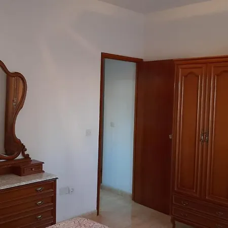 Comfortable Big House In A Peacefull Zone *