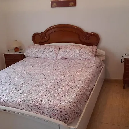Comfortable Big House In A Peacefull Zone *